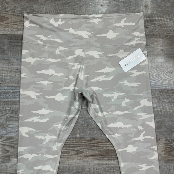 NWT Athleta Elation Camo 7/8 Tight Size 3X New Taupe 23" Inseam - Picture 3 of 11